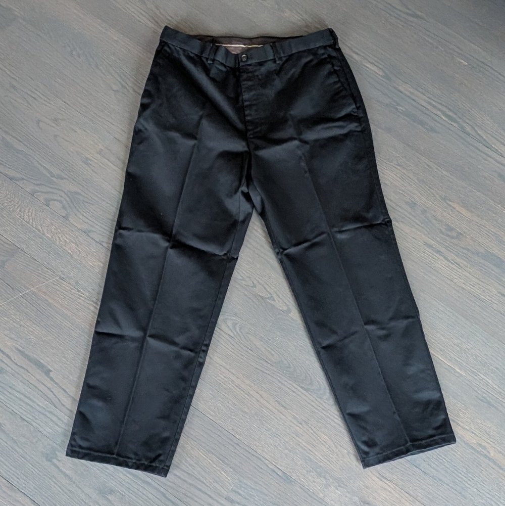 Haggar Men’s Black Work to Weekend Khakis 36x32 Cotton No-Iron Flat Front